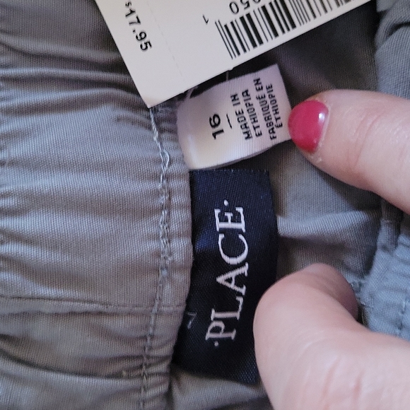 Children's Place Shorts - Picture 3 of 3